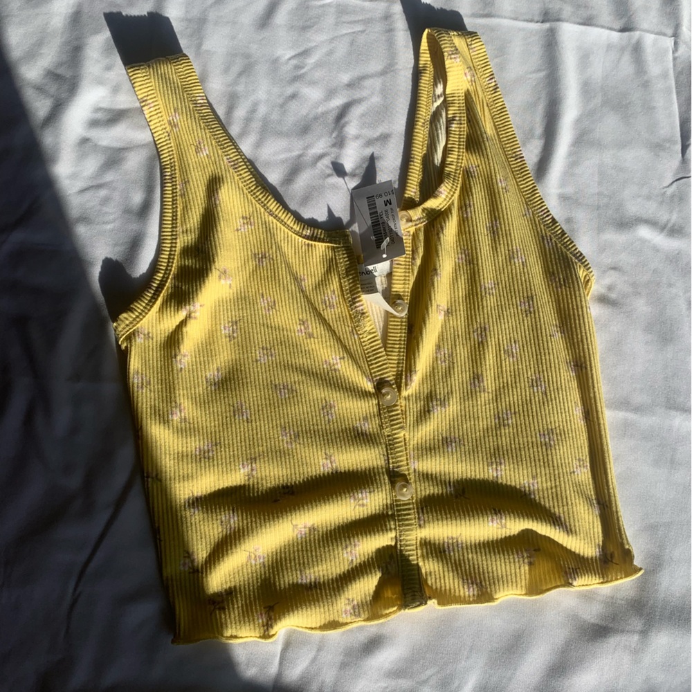 The cutest crop top flower print 
Perfect for summer
*Never work with tag*